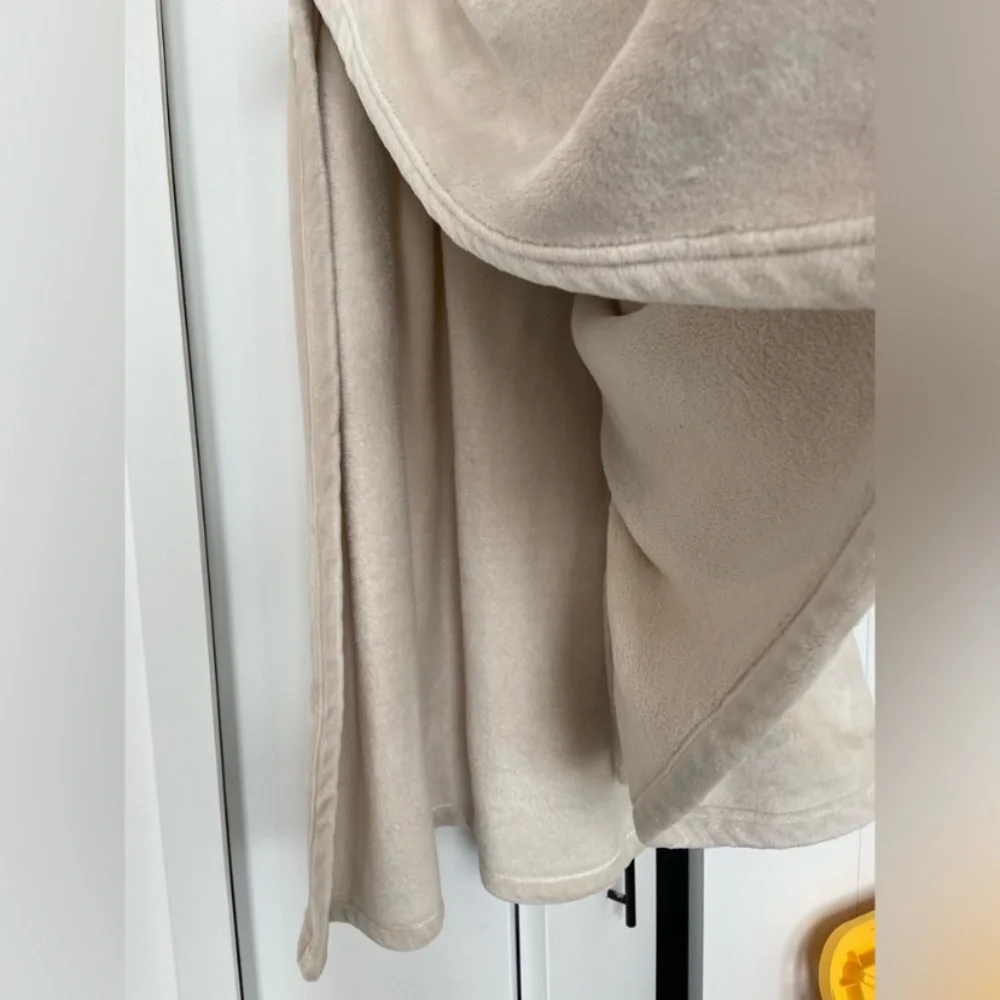 🍁Athleta Fleece Blanket “Double Cozy Karma” 54x70